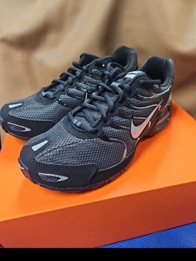 Nike Air Max Black/Silver Running Shoes